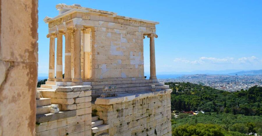 Athens: The Acropolis Guided Walking Tour in Dutch - Propylaea gateway: the classic reveal to the temple trio