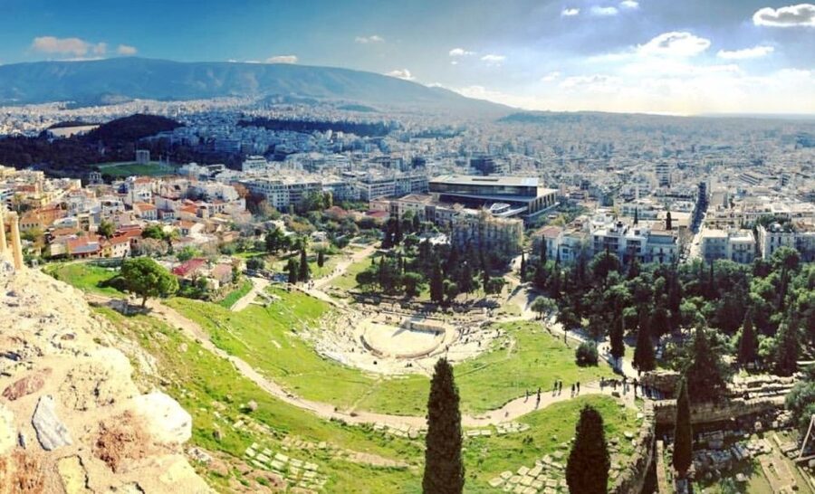 Athens: The Acropolis Walking Group Tour with a French Guide - How a French guide turns ruins into a guided storyline