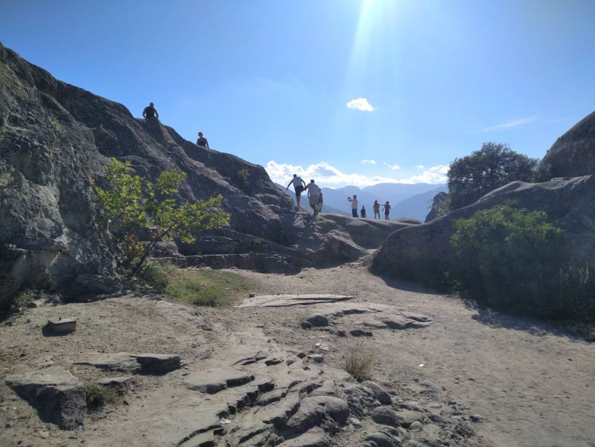 Athens to Meteora, Day Trip with Local Guide,up to 9 people - Lunch breaks and how timing works on a long day