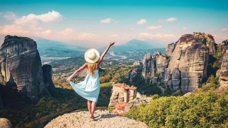 Athens to Meteora: Monasteries, Caves & Seaside Stopovers - Kamena Vourla seaside brunch: a smarter break than a highway stop
