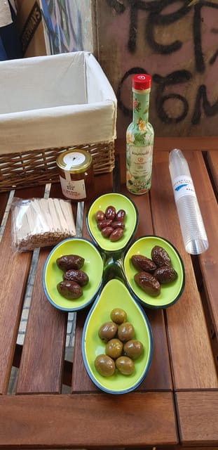 Athens: Traditional Greek food tour in hidden spots - Street Food Samples: The Many-Bite Strategy