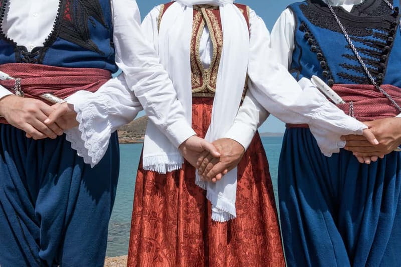 Athens: Traditional Greek Show in Plaka with Dinner - Taverna Dinner in Plaka: Greek Food, Portions, and Consistency