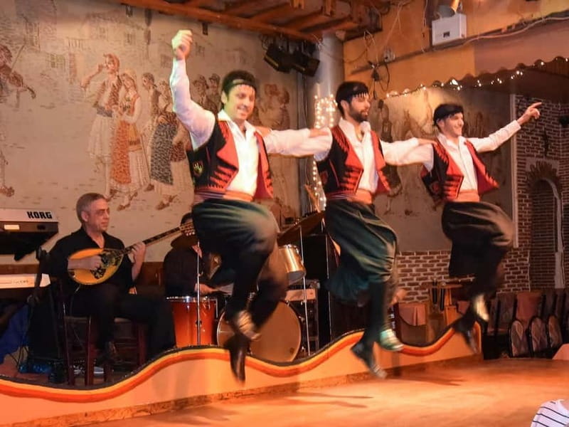 Athens: Traditional Greek Show in Plaka with Dinner - Who This Tour Suits Best (and Who Might Skip It)