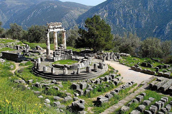 Award-Winning 2-Day Private Delphi & Meteora Tour - Day 2 Meteora monasteries: active sites, UNESCO views, and stone stairs