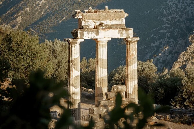 Delphi and Thermopylae Full Day Experience - Arachova Break: Mountain Town Views and Quick Photo Stops