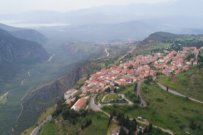 Delphi full day V.R audio guided tour with entry ticket - Arachova stop: quick mountain-town energy, mostly for pictures