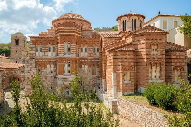 Delphi, Hosios Loukas Monastery full day private tour from Athens - Arachova: a mountain town break with real local flavor