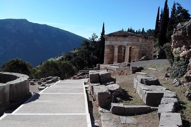 Delphi Meteora and Thermopylae 2-Day Private Tour - Kalambaka lunch, then Thermopylae with the Leonidas visitor center