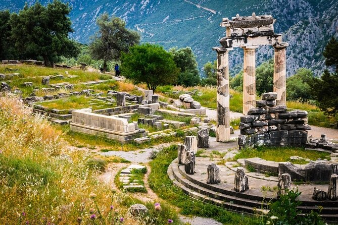 Delphi Private Day Tour from Athens - Morning Athens to the Tholos of Athena Pronaia: a calm warm-up