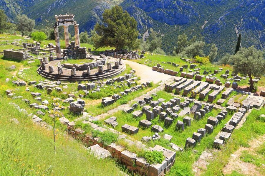 Delphi: Private Day Tour from Athens with Luxurious Vehicle - Arachova village stop: mountain charm with real timing