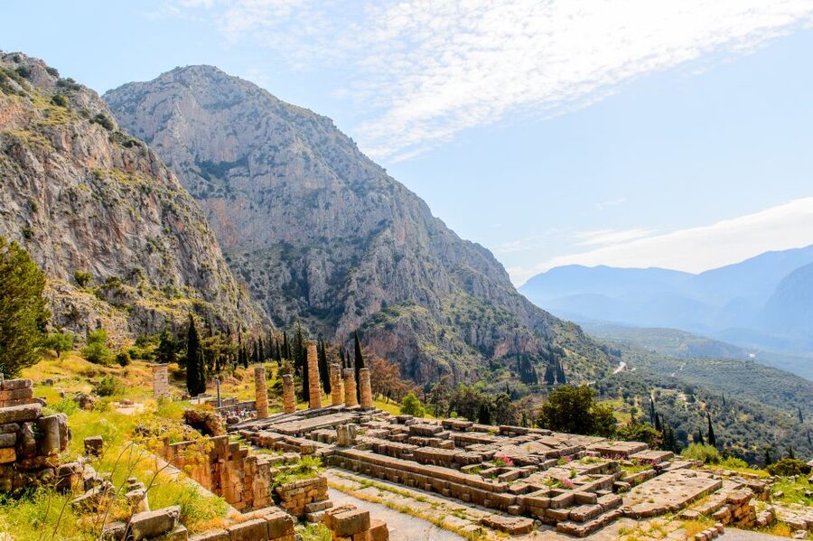 Delphi: Private Day Tour from Athens with Luxurious Vehicle - Lunch in modern Delphi: a scenic reset with options