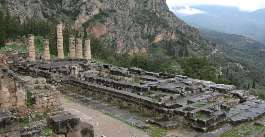 Delphi: Spanish guided one day tour - The Spanish-Only Advantage (and Why Headsets Matter)
