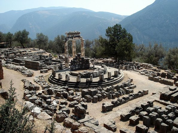Delphi, Thermopylae full day private tour from Athens - Delphi town or Arachova: lunch with local rhythm and time to breathe