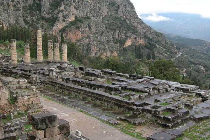Delphi with Professional English Guide and Transportation - Athens to Delphi by Deluxe A/C Coach, Plus Wi-Fi Breaks