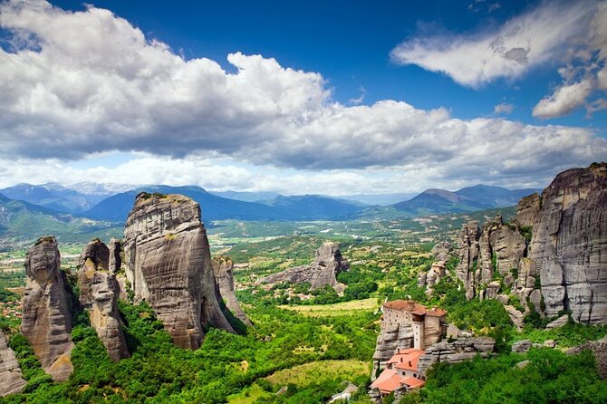 Explore Central Greece with an affordable 2 days tour to Meteora - Stop 1: Thermopylae and the Leonidas monument