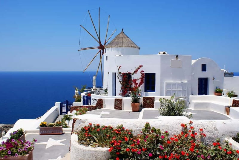 From Athens: 2-Day Trip to Santorini with Accommodation - Oia and the castle walk: a classic choice with one real drawback