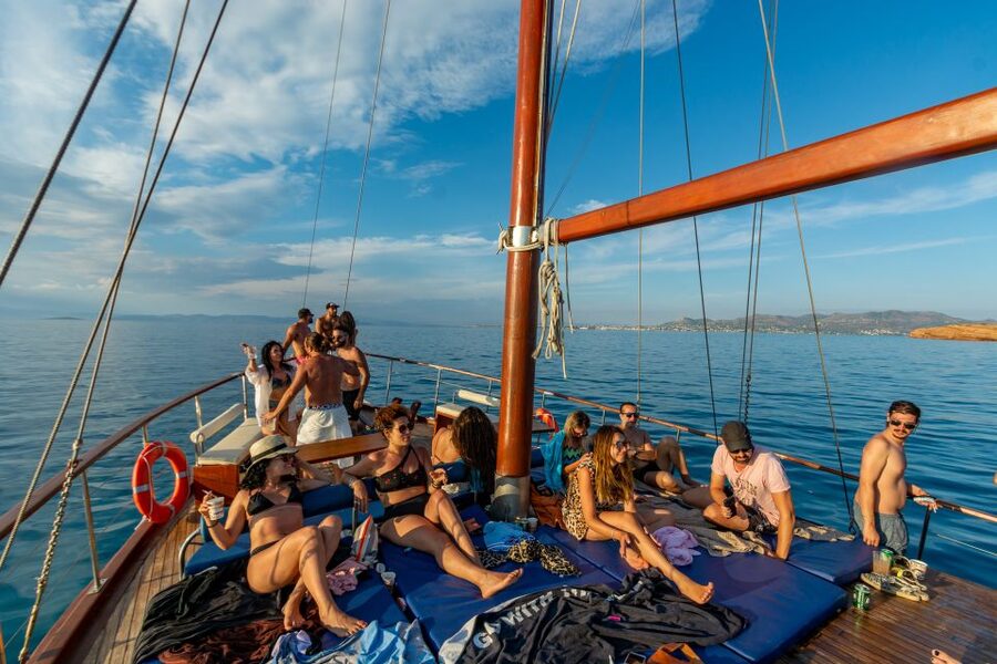 From Athens: Aegina, Agistri and Metopi Day Cruise w/ Lunch - The return to Athens: evening cruising, drinks, and possible dolphin spotting