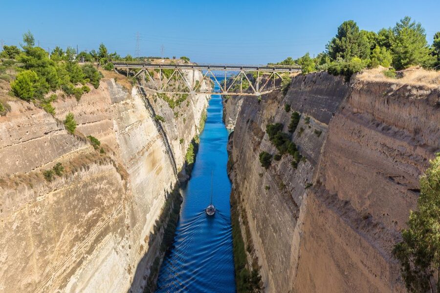 From Athens: Ancient Corinth Day Trip with Canal & VR Guide - Kechries port: photos, salt air, and a calmer finish