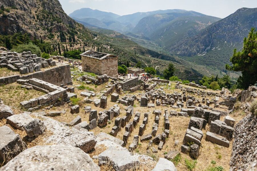 From Athens: Delphi and Meteora 2-Day Guided Tour - The Drive to Kalambaka: Why Overnight Matters for Meteora