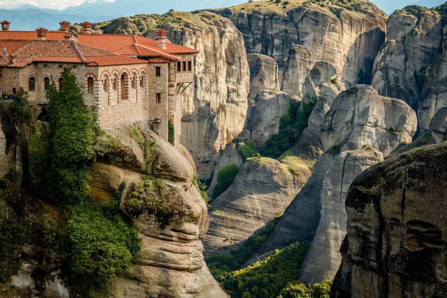 From Athens: Delphi and Meteora 2-Day Tour with Hotel - Thermopylae and Leonidas I: a short stop with big meaning