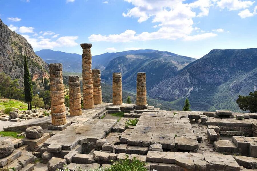From Athens: Delphi Day Trip with Spanish-Speaking Guide - Delphi Archaeological Museum: Artifacts That Put Names to Faces