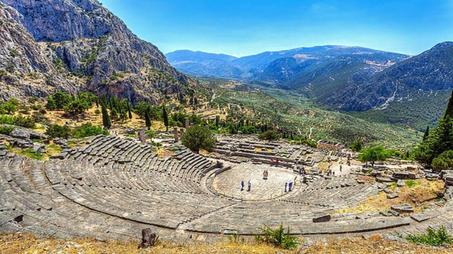 From Athens: Full-Day Delphi – Thermopylae Excursion - Delphi Archaeological Site and Museum: Where Apollo Was the Headliner