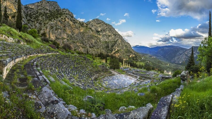 From Athens: Full-Day Delphi – Thermopylae Excursion - The Oracle Zone: Omfalos, Athena Pronaia, and Kastaleia Spring