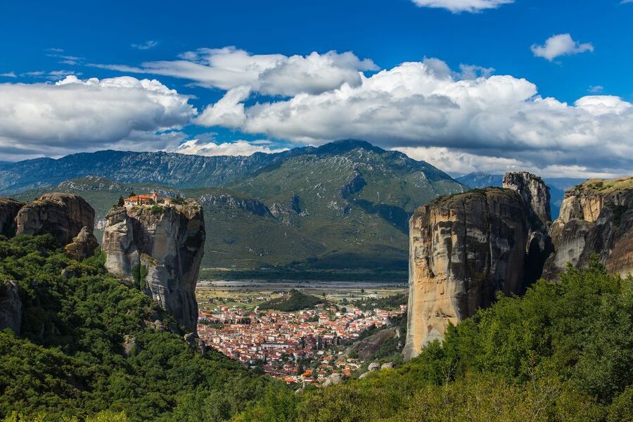 From Athens: Meteora Train Trip with Overnight Stay - Who this overnight Meteora tour is best for