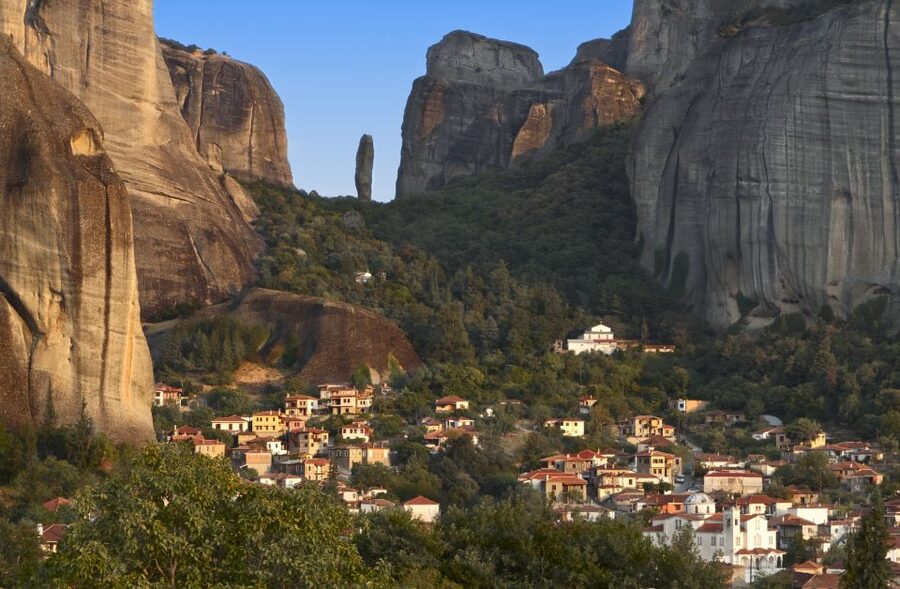 From Athens: Private Day Tour to Meteora and Thermopylae - Who this private Meteora and Thermopylae tour suits best