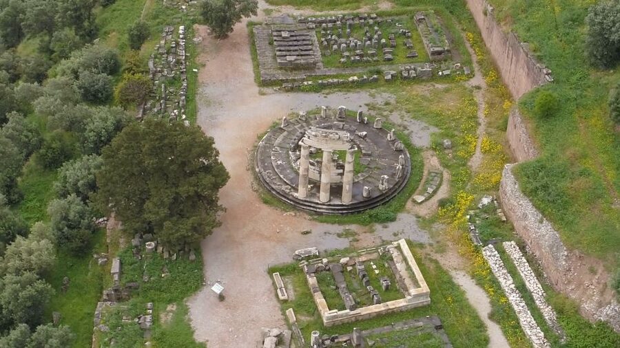 From Athens: Private Delphi and Thermopylae Guided Day Trip - Delphi Museum treasures: Naxian Sphinx, Charioteer, and the Antinoos statue