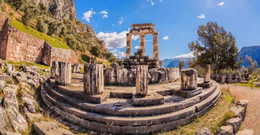 From Athens: Private Road Trip to Delphi - Arachova: crafts, traditional architecture, and a lunch reset