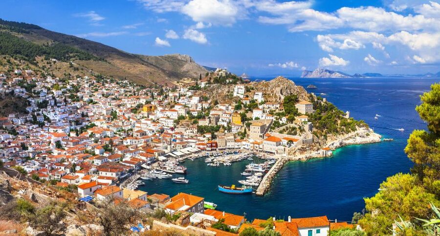 From Athens: Saronic Islands Full-Day Cruise with VIP Seats - Onboard Comfort That Actually Helps: Lounge Perks, Unlimited Drinks, and Bridge Time