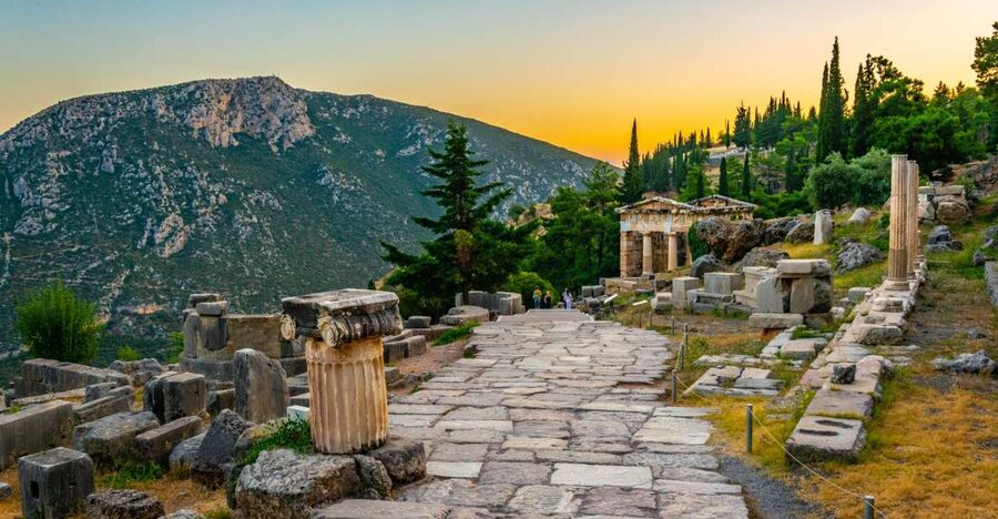 From Athens: Temple of Apollo and Oracle Delphi Day Trip - Levadia stop and arrival at Delphi: how the morning sets the tone