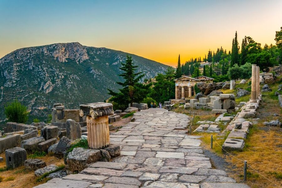 From Athens: Temple of Apollo and Oracle Delphi Day Trip - Delphi Museum: the Charioteer and athlete Aghias in context