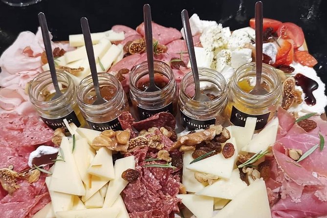 Greek food and wine tasting - Maps and videos: connecting Greek wines to real regions
