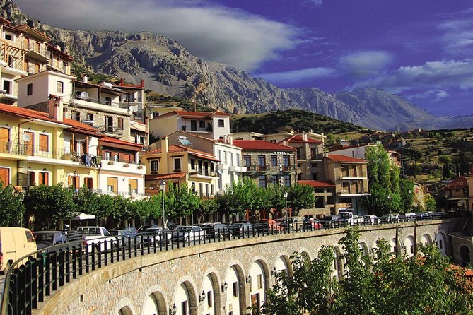 Mercedes Private Tour to Delphi and Thermopylae - Arachova in a half hour: mountain views and an easy reset
