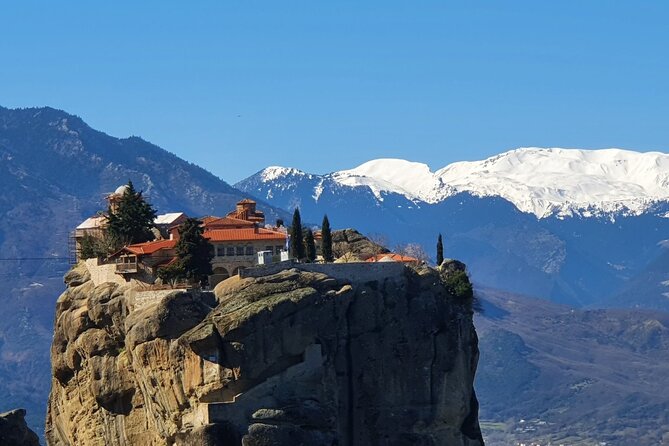 Meteora and Thermopylae Private Tour from Athens - The free-time window: lunch at a taverna and Kastraki browsing