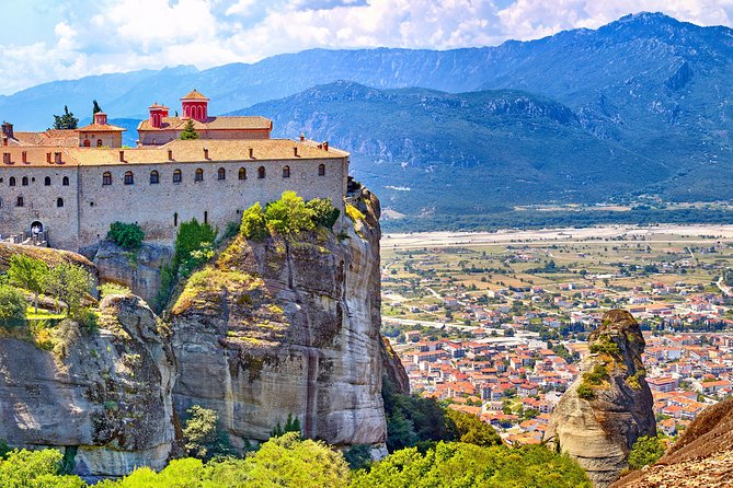 Meteora daytrip private tour for groups from Athens - Kalambaka Break for Lunch and Local Shopping