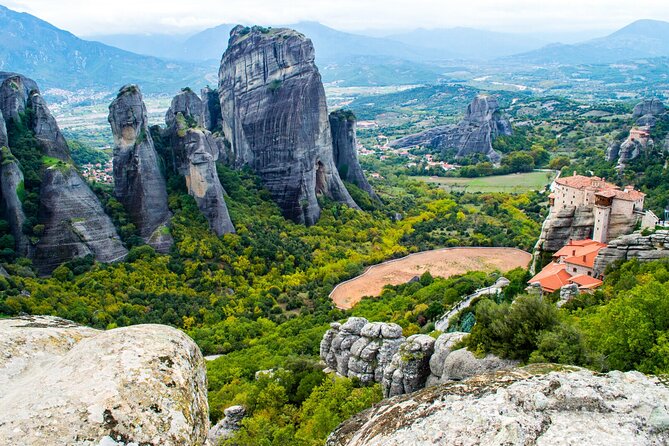 Meteora Full Day Private Tour from Athens including Lunch - Thermopylae in 15 Minutes: Small Stop, Big Story