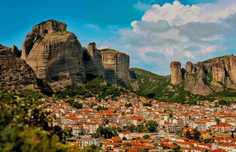 Meteora Monasteries: Full Day Tour from Athens - Meteora arrival, walking time and your first monastery views
