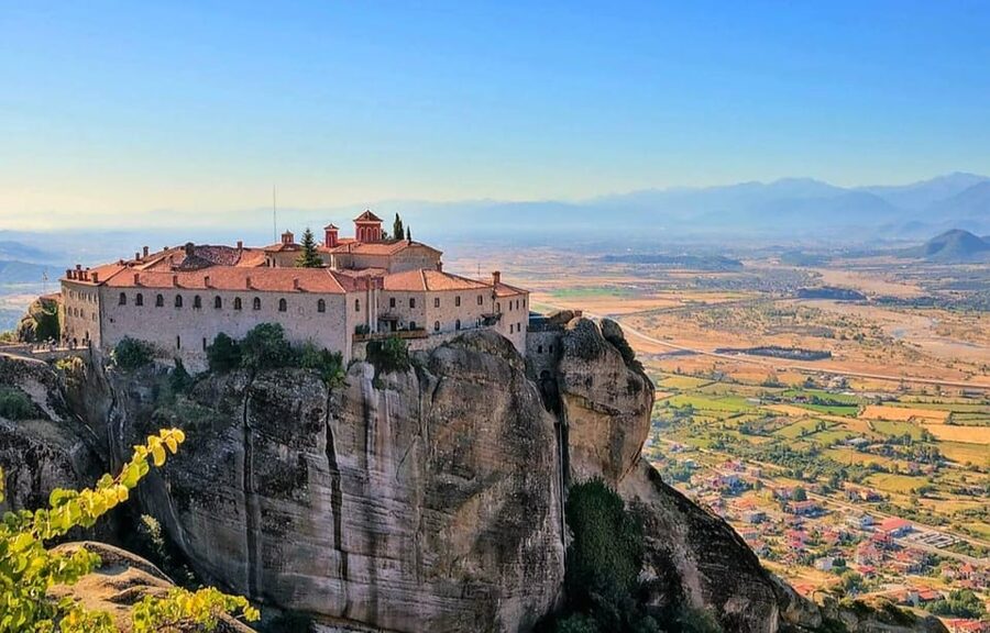 Meteora Monasteries: Full Day Tour from Athens - First stop in Kastraki, where the day calms down