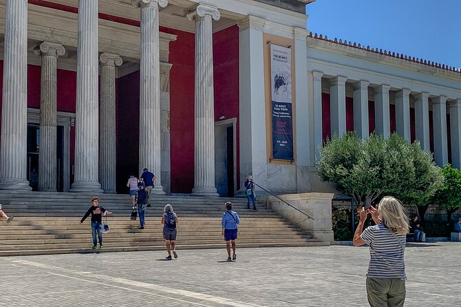 National Archaeological Museum Private Tour with Licensed Expert Guide - The meeting moment: find your name sign and start clean