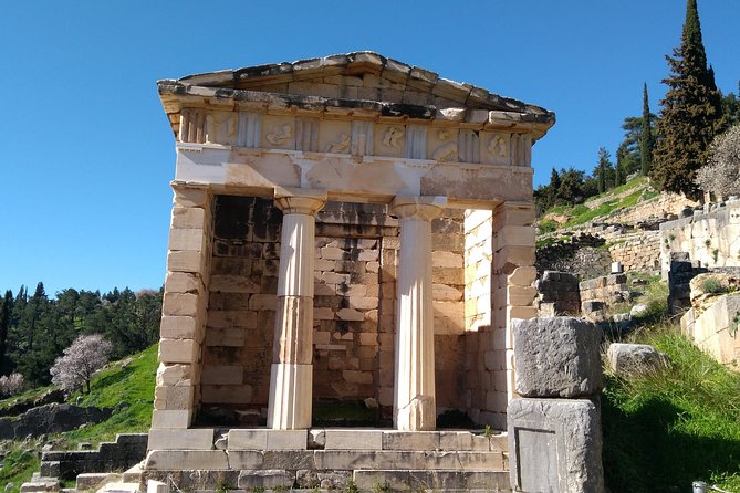 Private Delphi and Hosios Loukas Monastery - Great Lunch and Drinks Included - Why this private Delphi and Hosios Loukas day feels smarter
