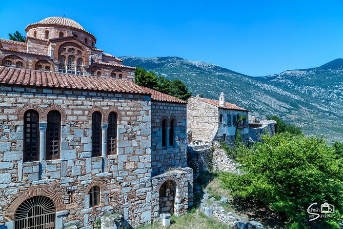 Private Delphi and Hosios Loukas Monastery - Great Lunch and Drinks Included - Athens to Delphi: using the drive time for real context