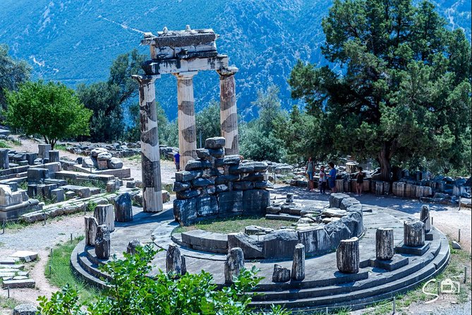 Private Delphi and Hosios Loukas Monastery - Great Lunch and Drinks Included - Delphi Archaeological Museum: where the famous statuary comes alive