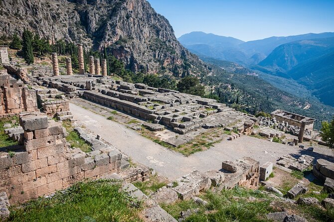 Private Luxury Tour: Delphi & Thermopylae – The 300’s Legacy - Delphi dining with a view: meal as a mood change