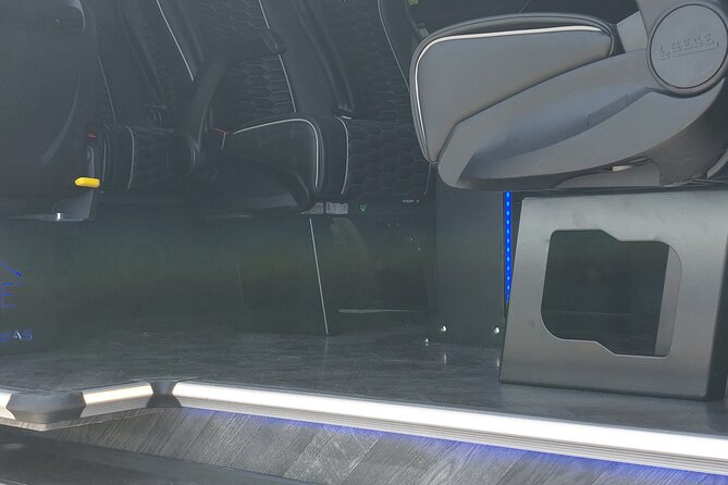 Private Luxury Transfer From/To Athens International Airport - The meet and greet part that actually reduces stress