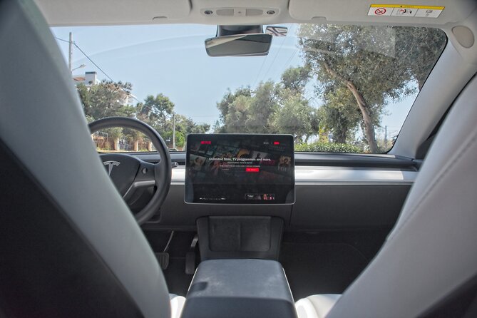 Private Transfer from Athens Airport to Athens City with Tesla - The ride into Athens city: what 45 minutes is really for