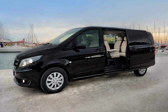 Private Transfers from Athens Int. Airport to Athens City - Meeting Athens Airport: the arrivals hall name sign method