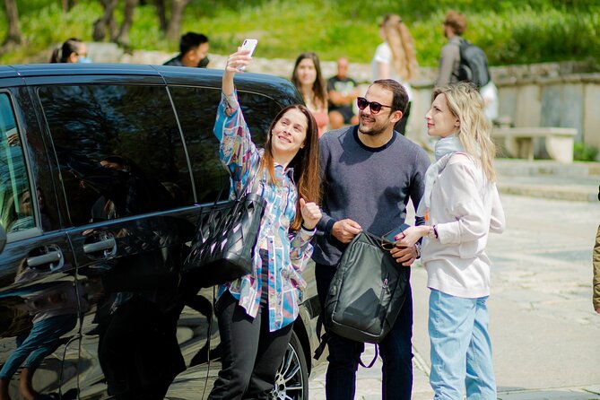 Private Transfers from Athens Int. Airport to Athens City - Hotel drop-off at the entrance, and the one detail to watch
